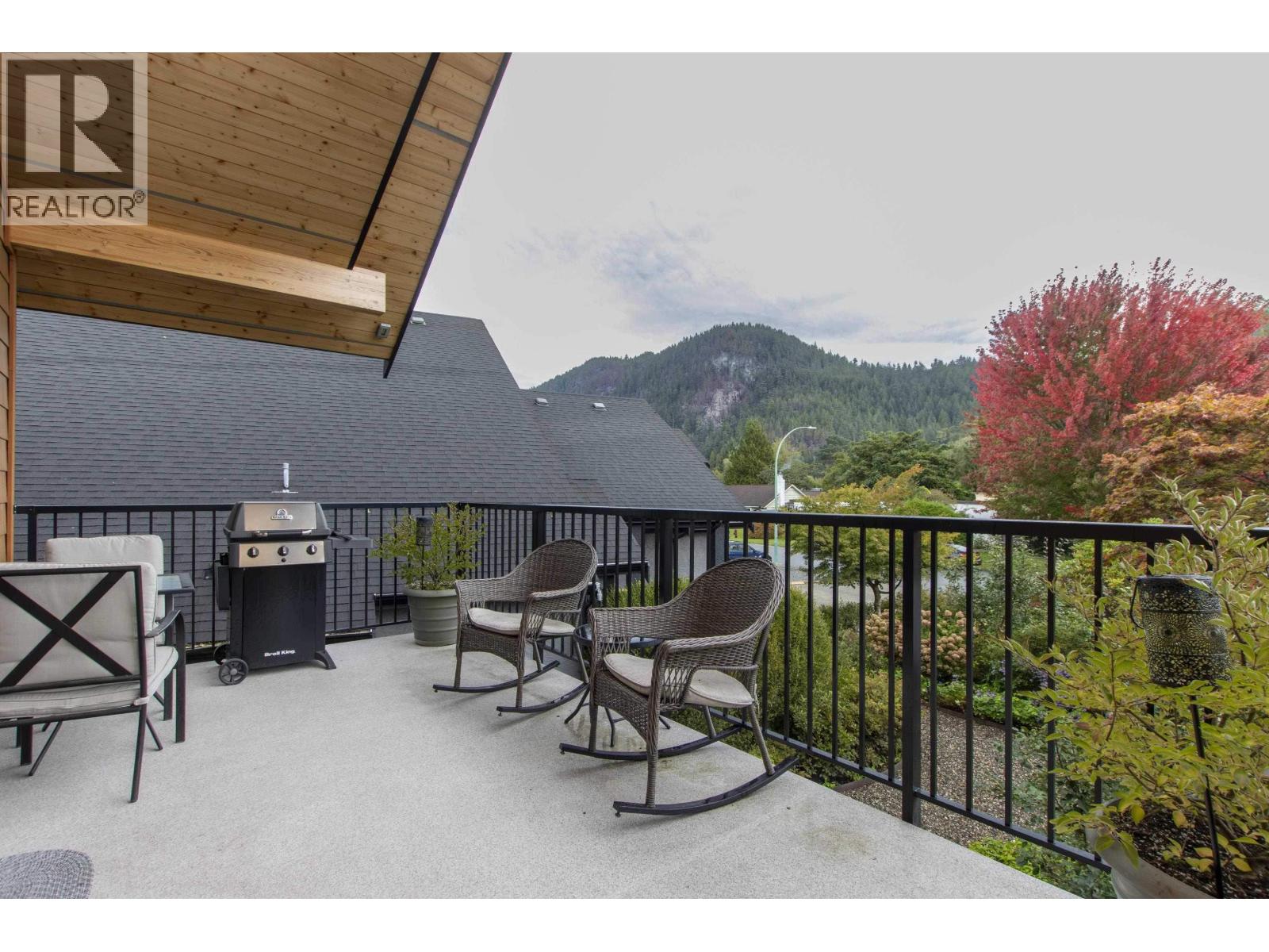 41281 MEADOW AVENUE, Squamish