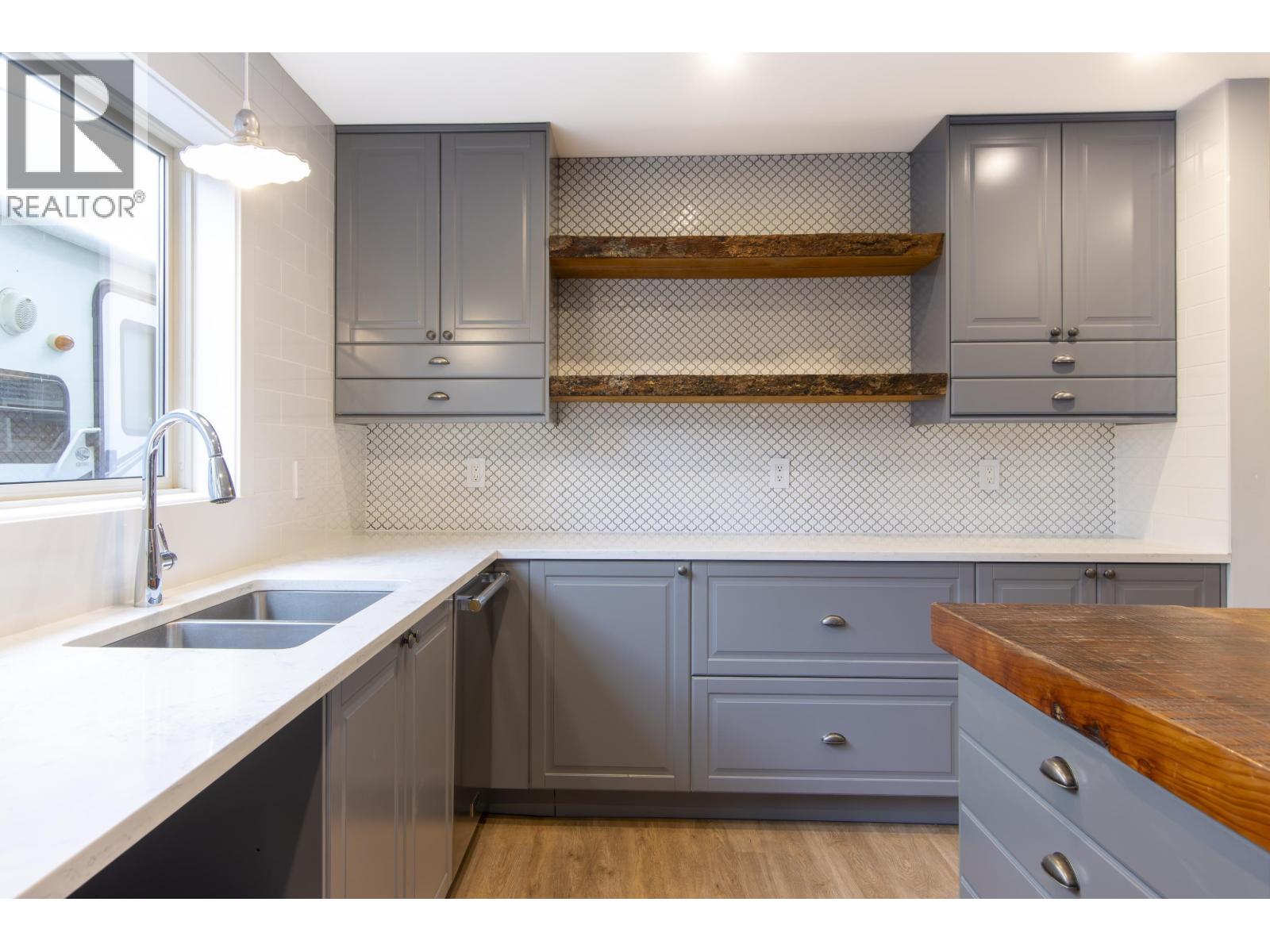 41281 MEADOW AVENUE, Squamish