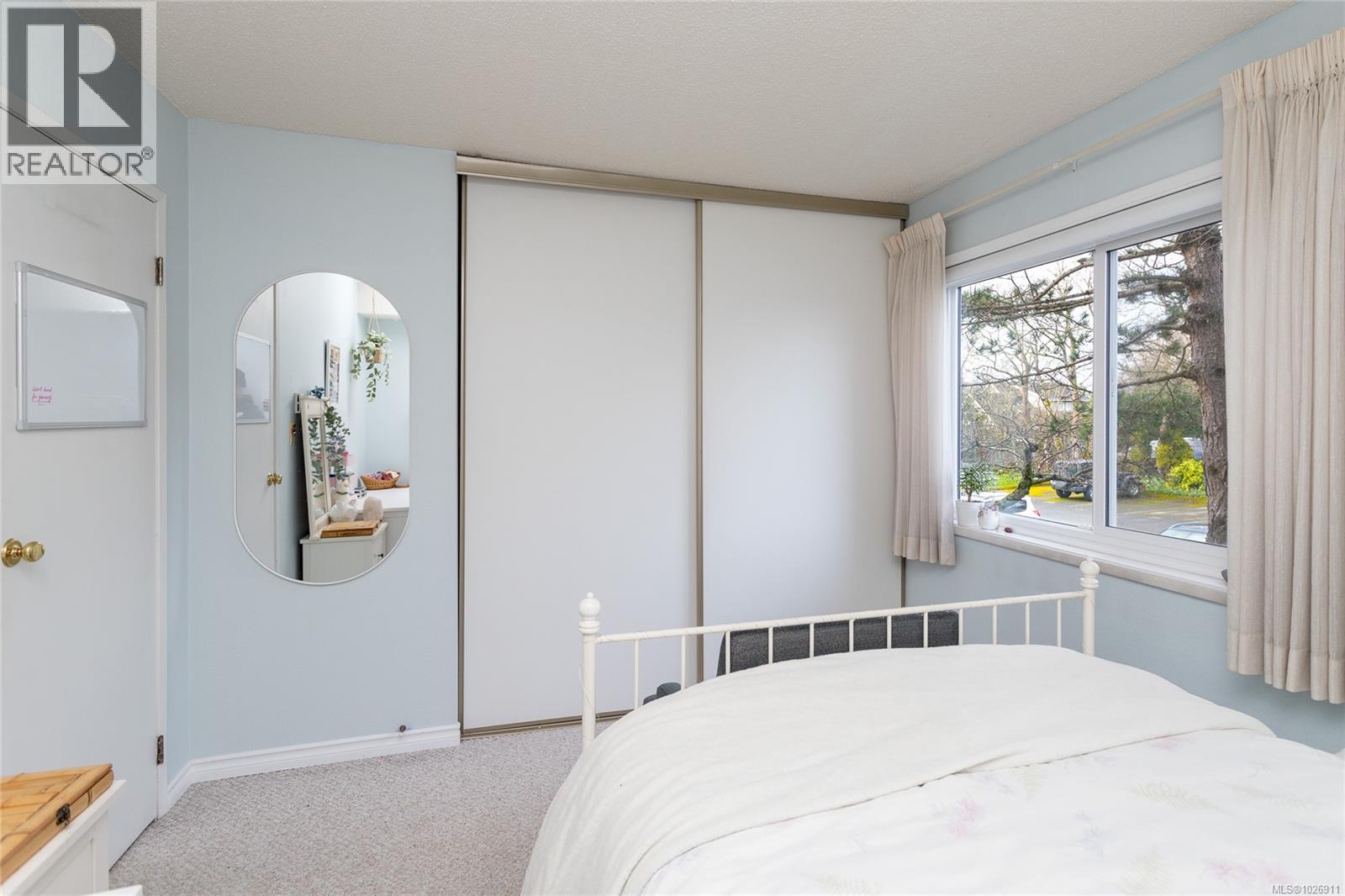 204 10160 Third Street, Sidney