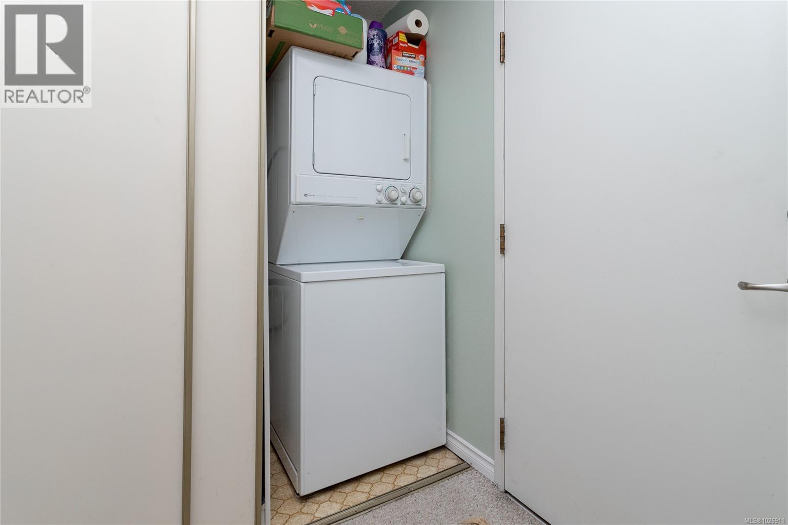 204 10160 Third Street, Sidney