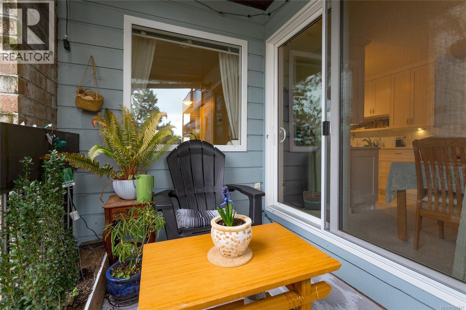 204 10160 Third Street, Sidney