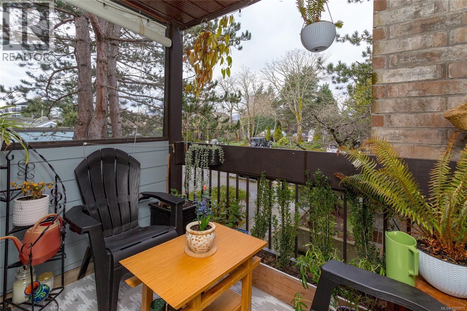 204 10160 Third Street, Sidney