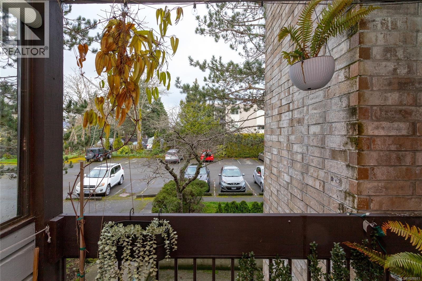 204 10160 Third Street, Sidney