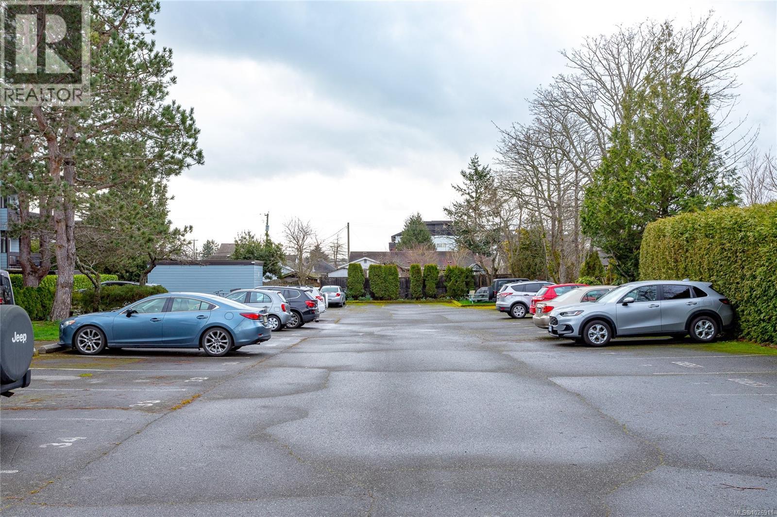 204 10160 Third Street, Sidney