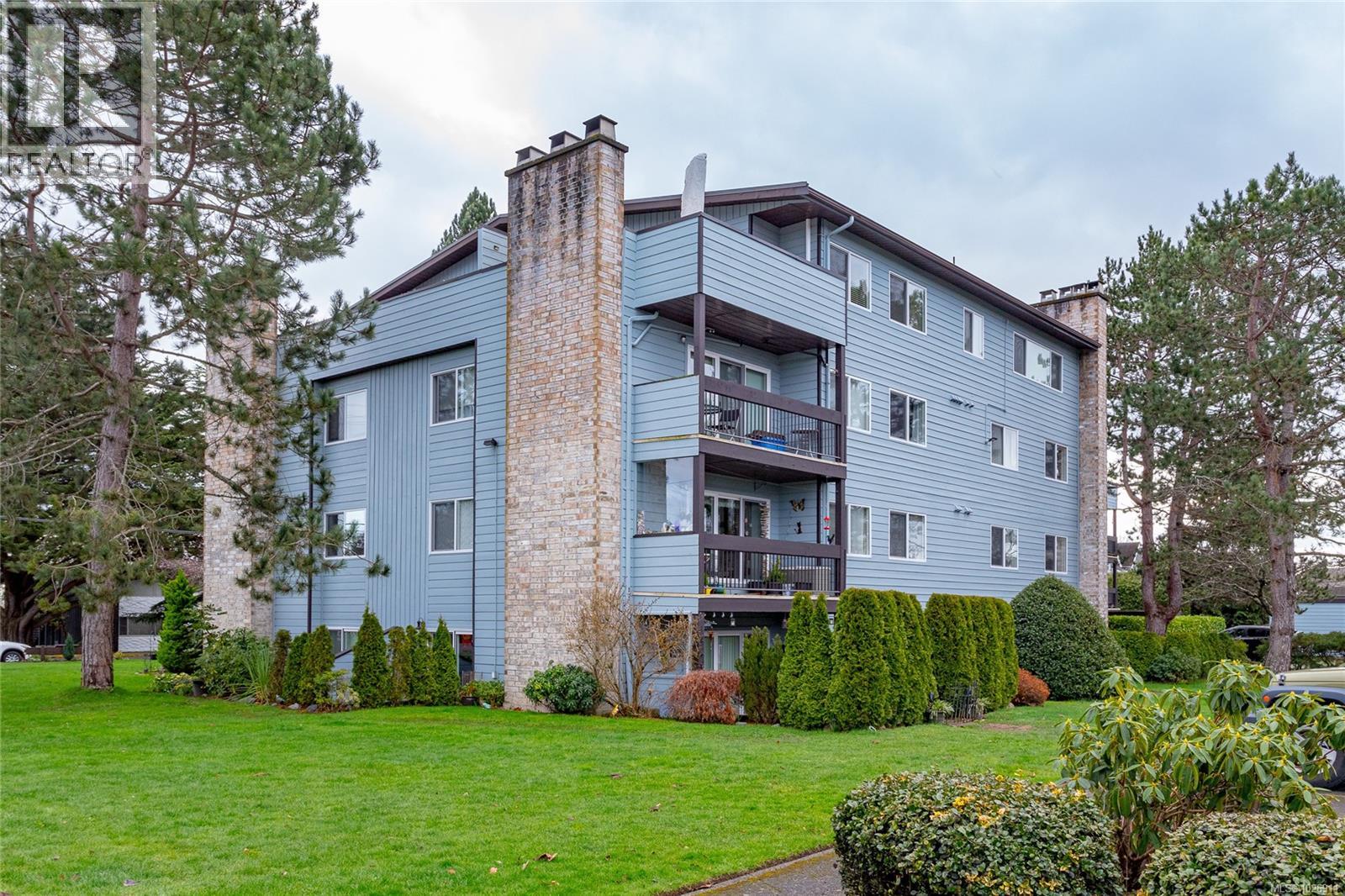 204 10160 Third Street, Sidney