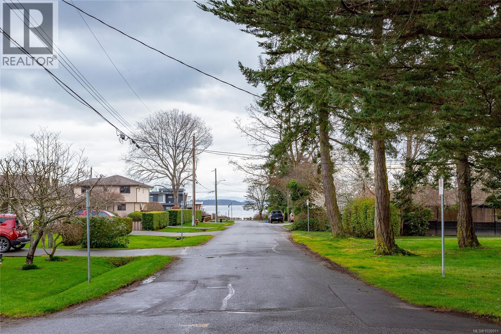 204 10160 Third Street, Sidney