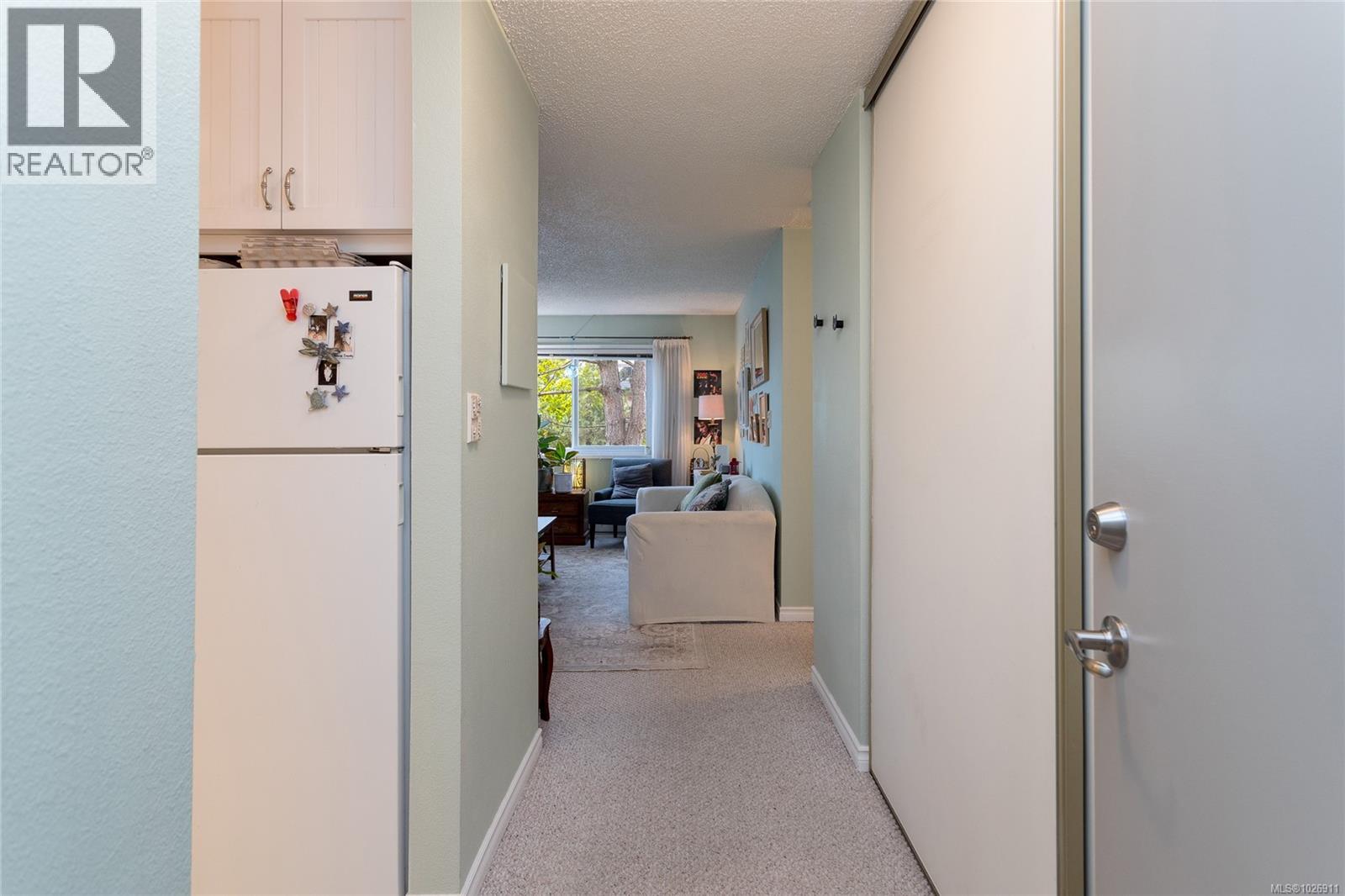 204 10160 Third Street, Sidney