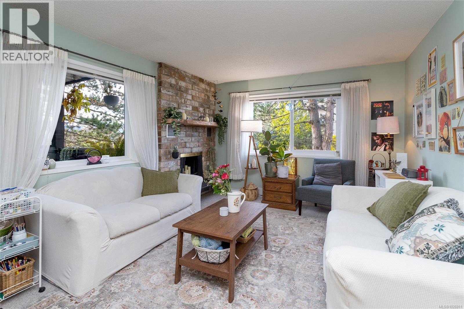 204 10160 Third Street, Sidney