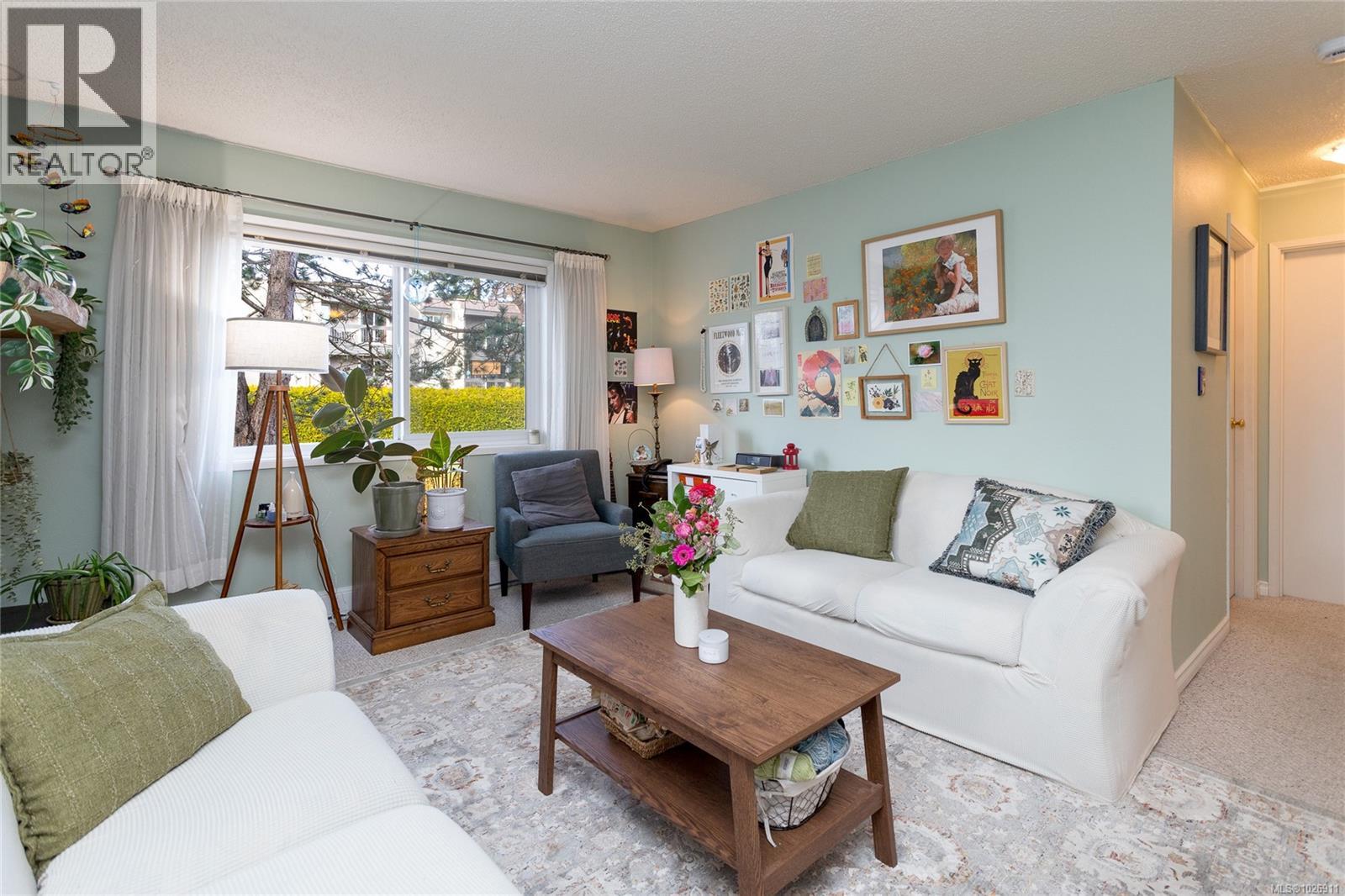 204 10160 Third Street, Sidney