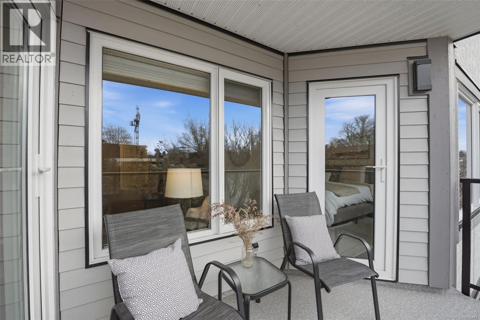 302 1121 Oscar Street, Victoria