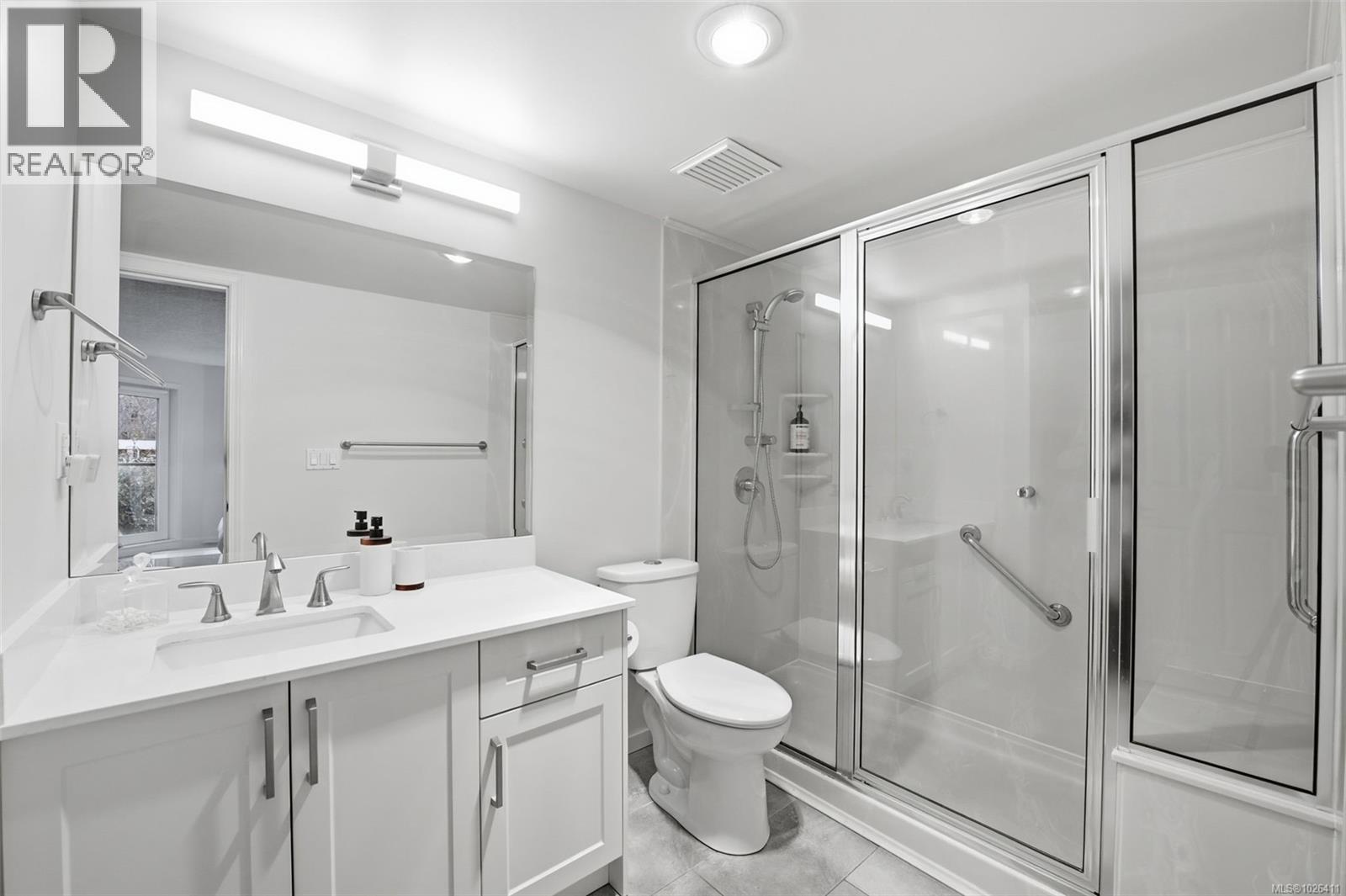 302 1121 Oscar Street, Victoria