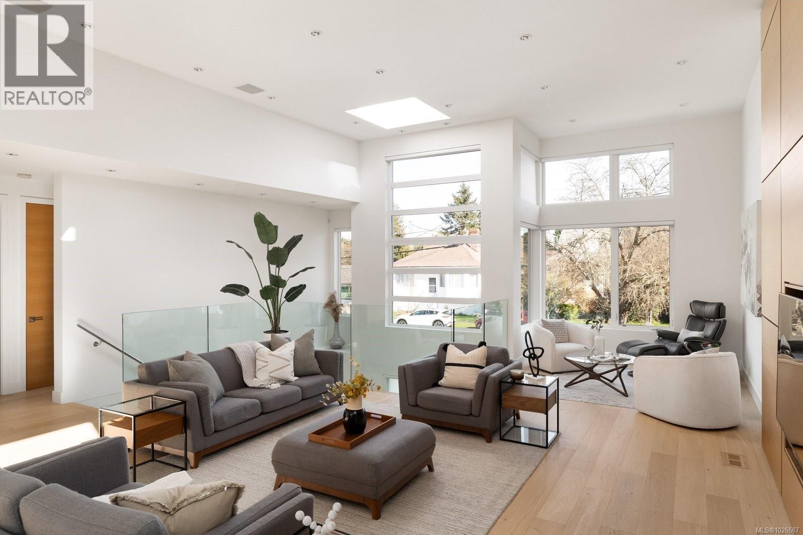  2318 Shakespeare Street, Victoria