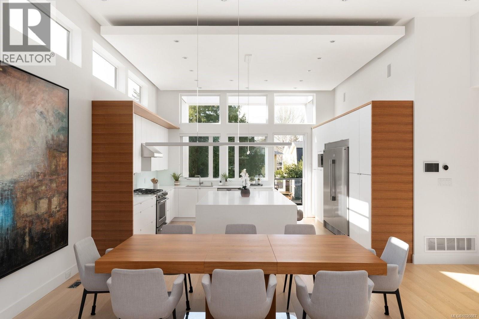  2318 Shakespeare Street, Victoria