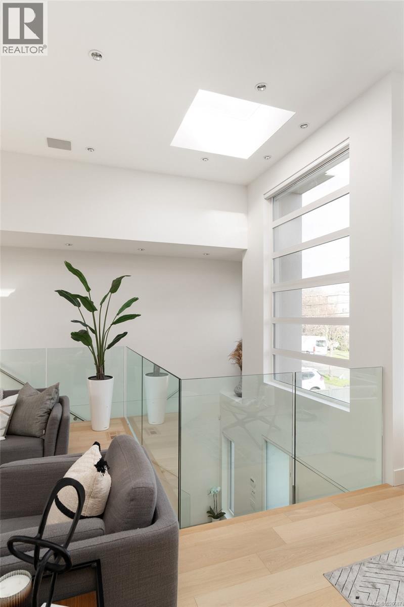  2318 Shakespeare Street, Victoria