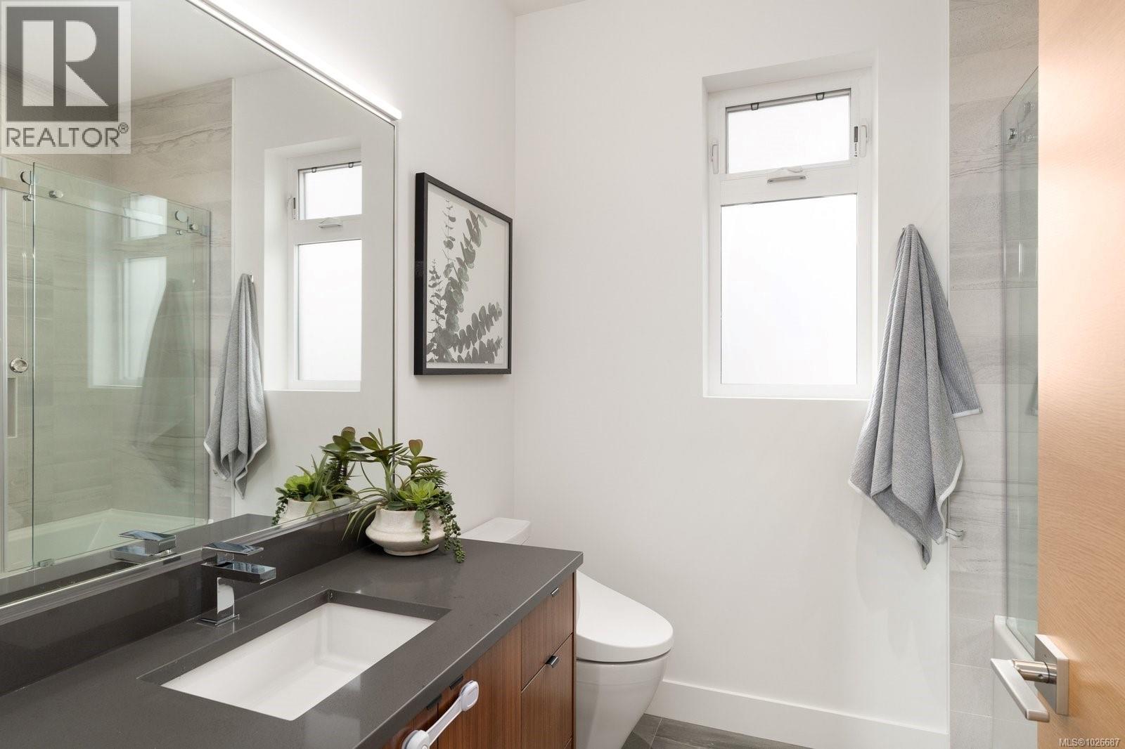  2318 Shakespeare Street, Victoria