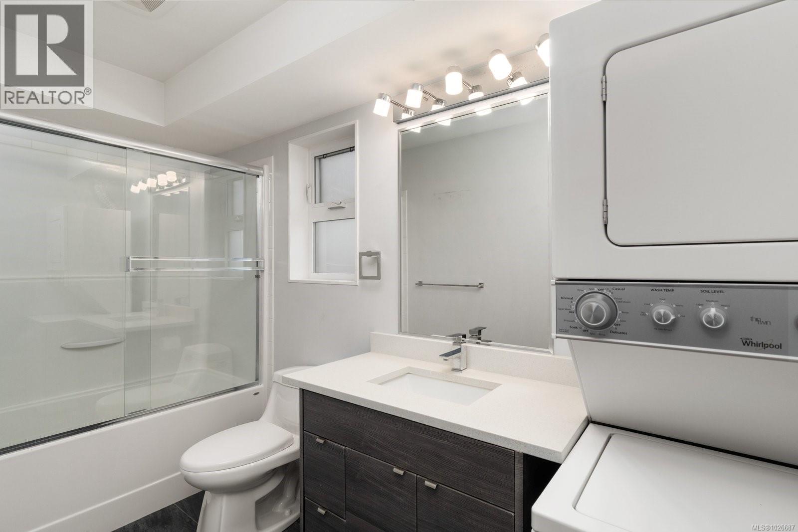  2318 Shakespeare Street, Victoria