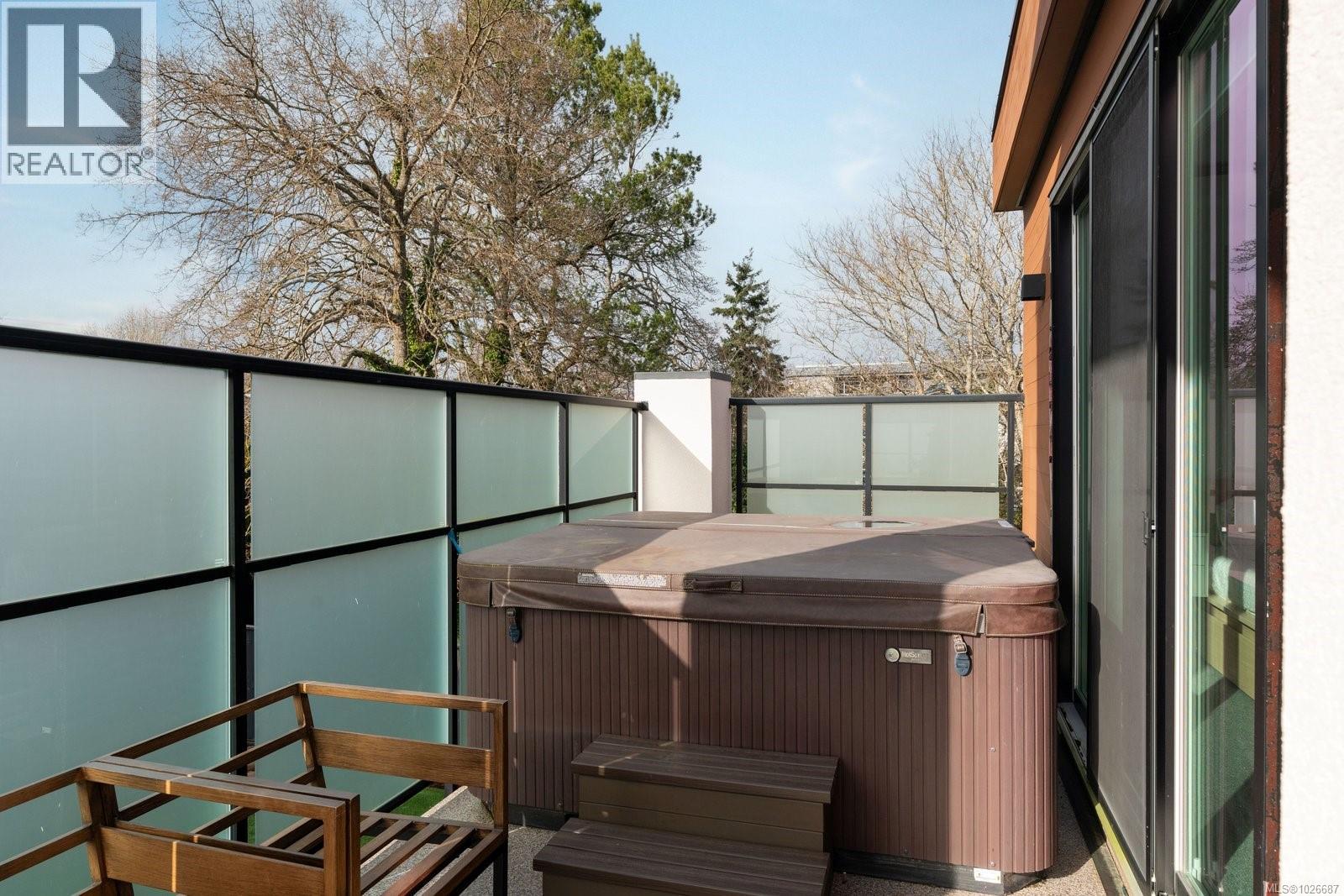  2318 Shakespeare Street, Victoria