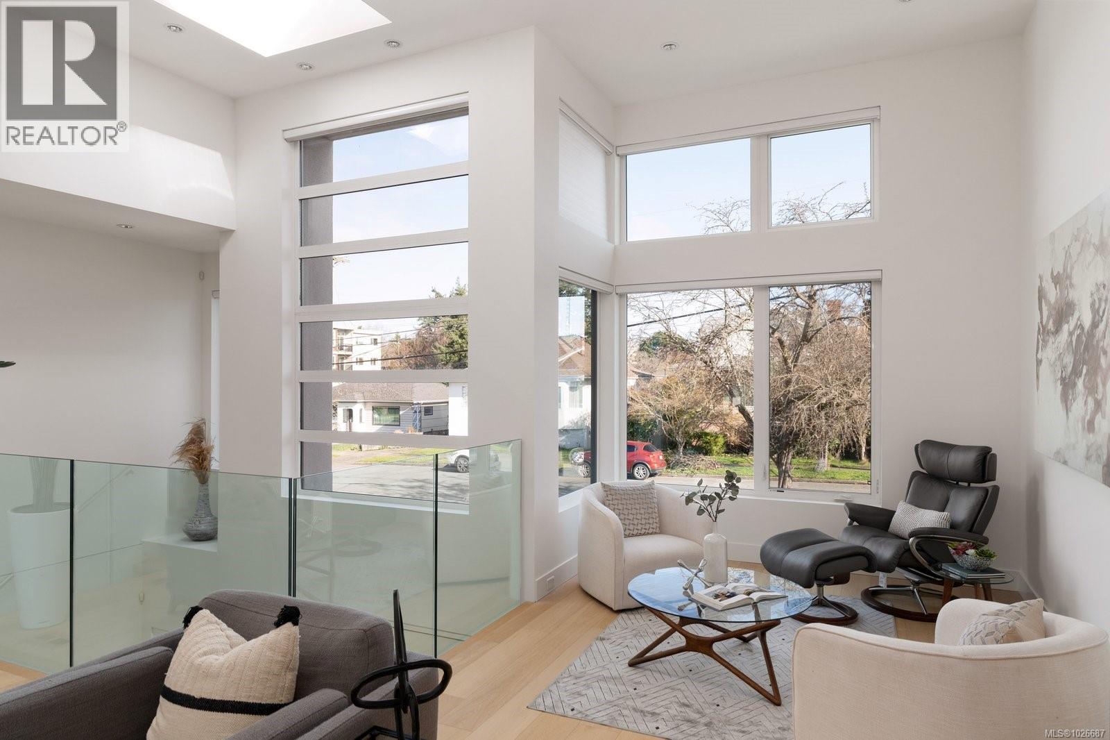  2318 Shakespeare Street, Victoria