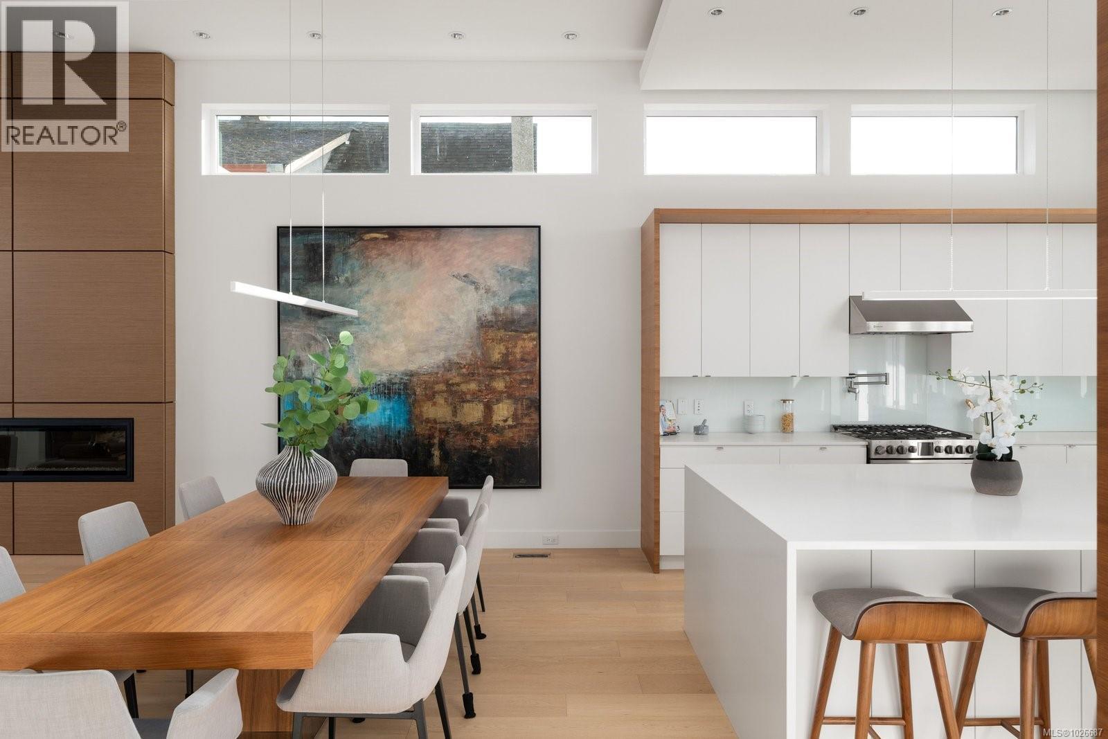  2318 Shakespeare Street, Victoria