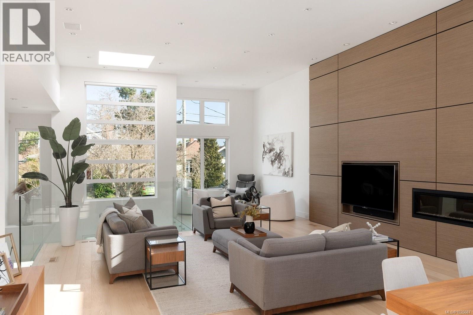  2318 Shakespeare Street, Victoria