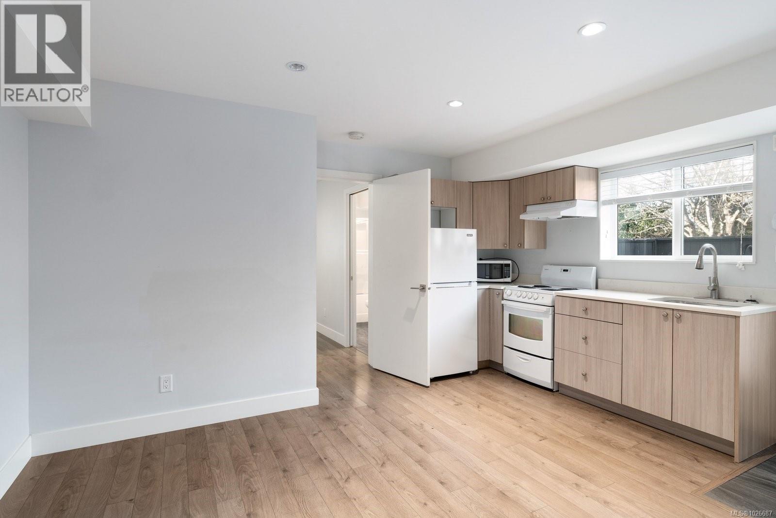  2318 Shakespeare Street, Victoria