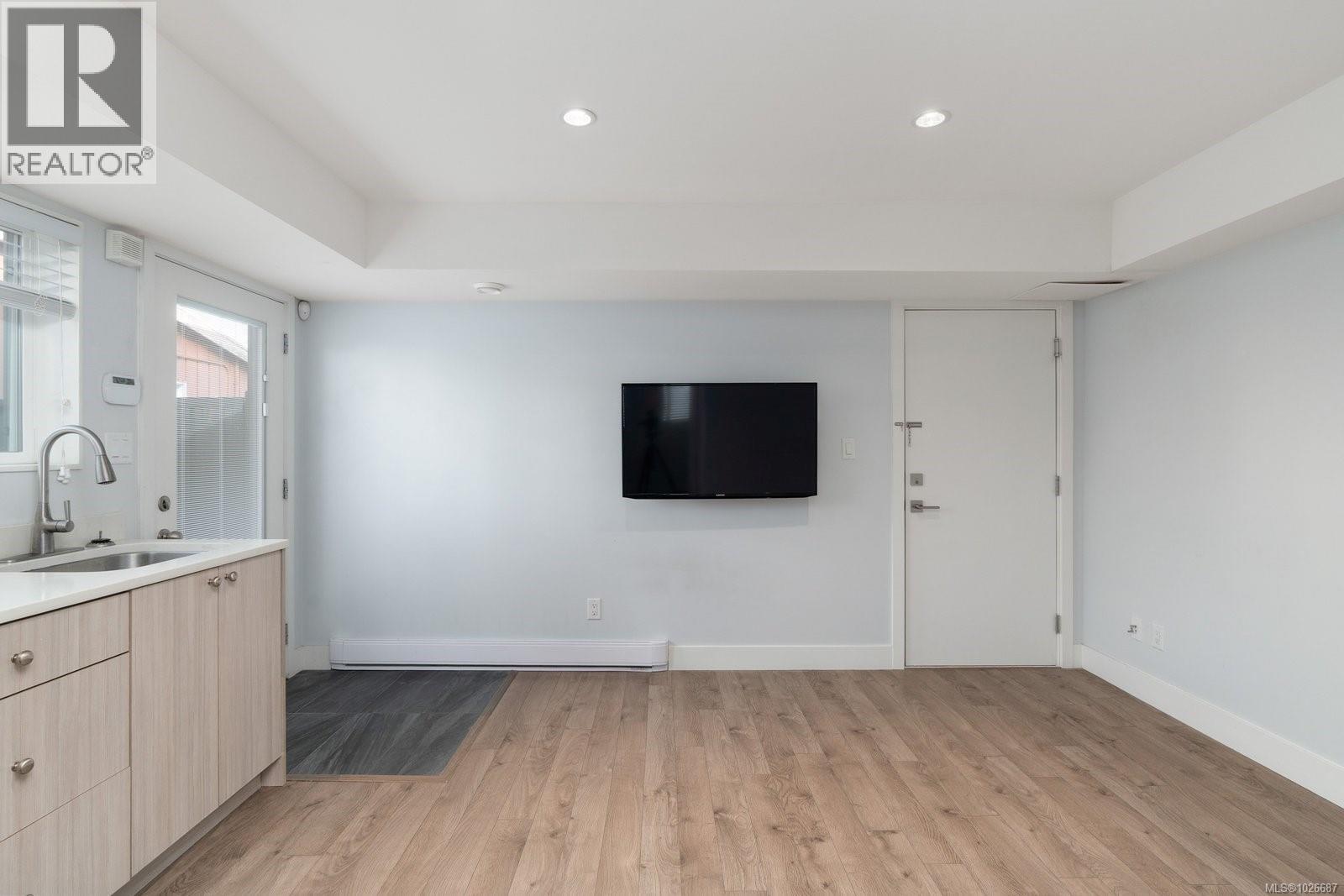  2318 Shakespeare Street, Victoria