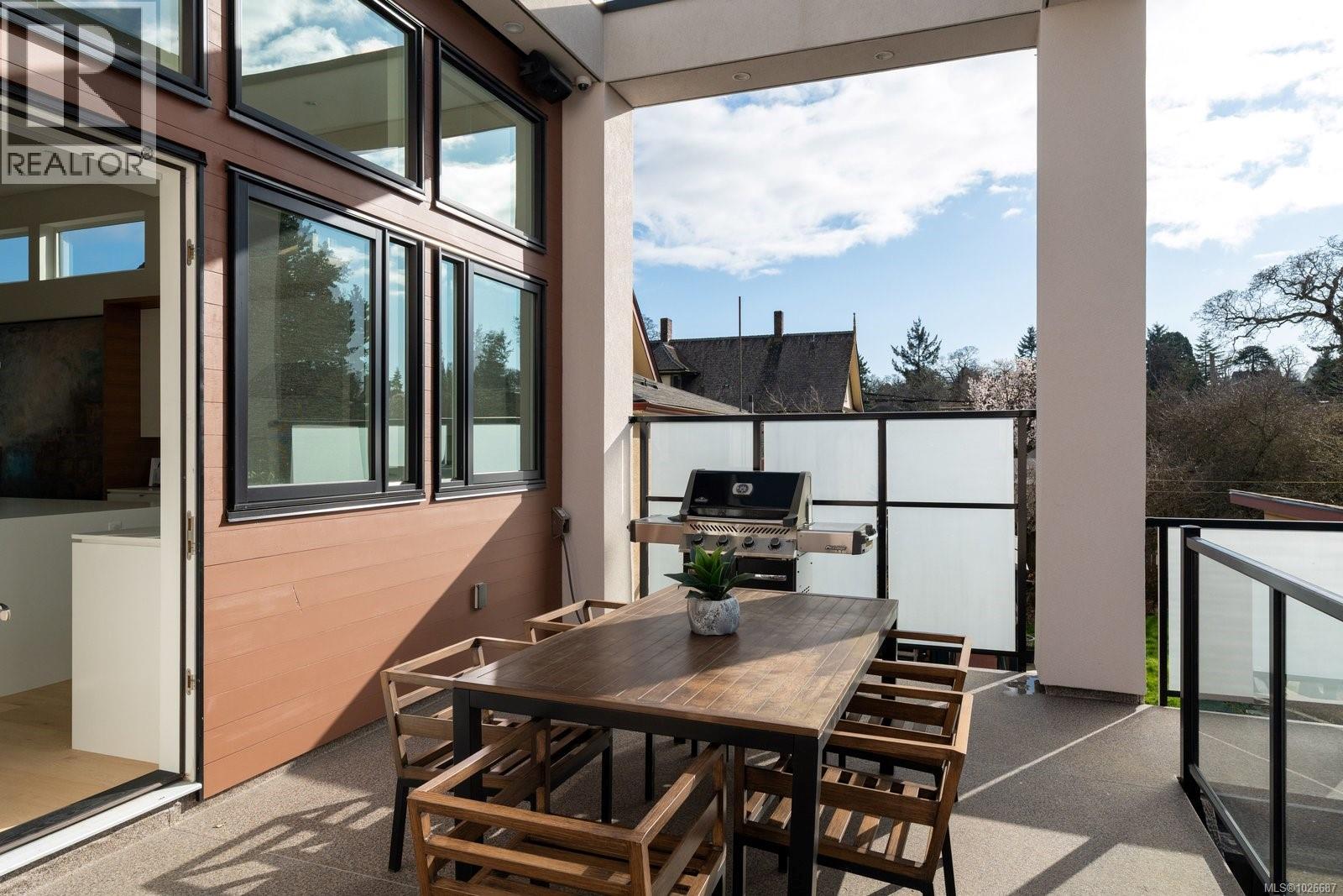  2318 Shakespeare Street, Victoria