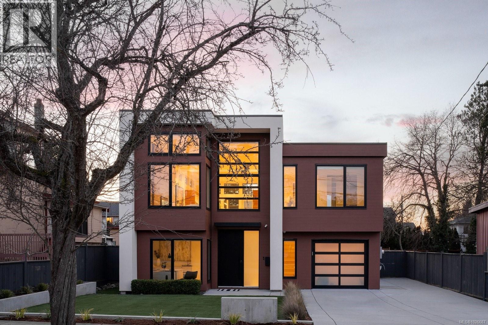  2318 Shakespeare Street, Victoria