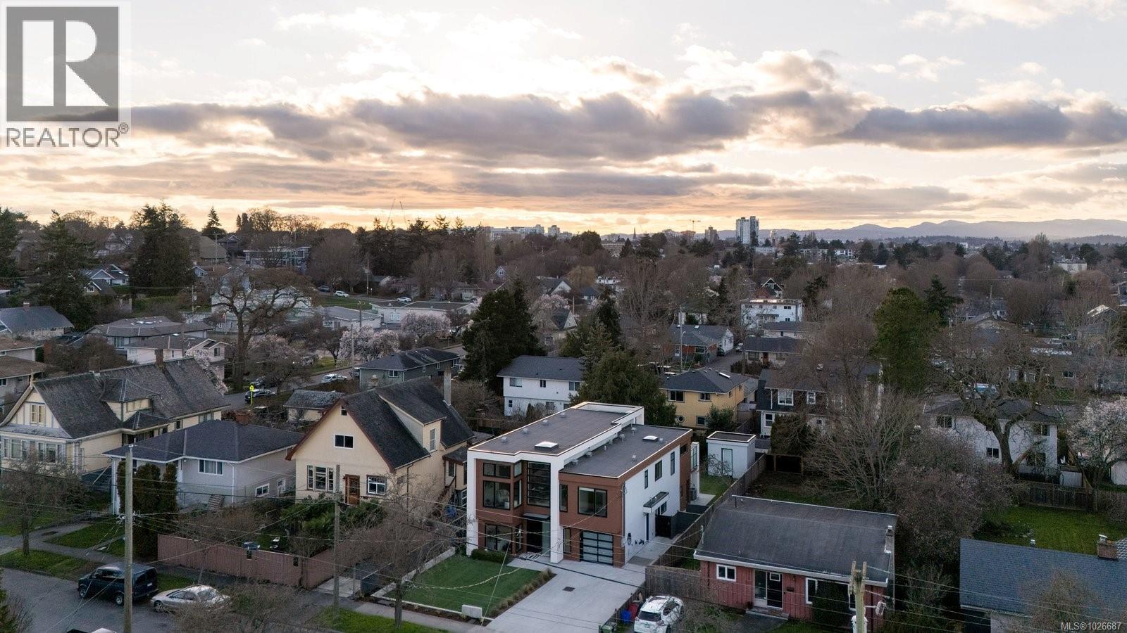  2318 Shakespeare Street, Victoria