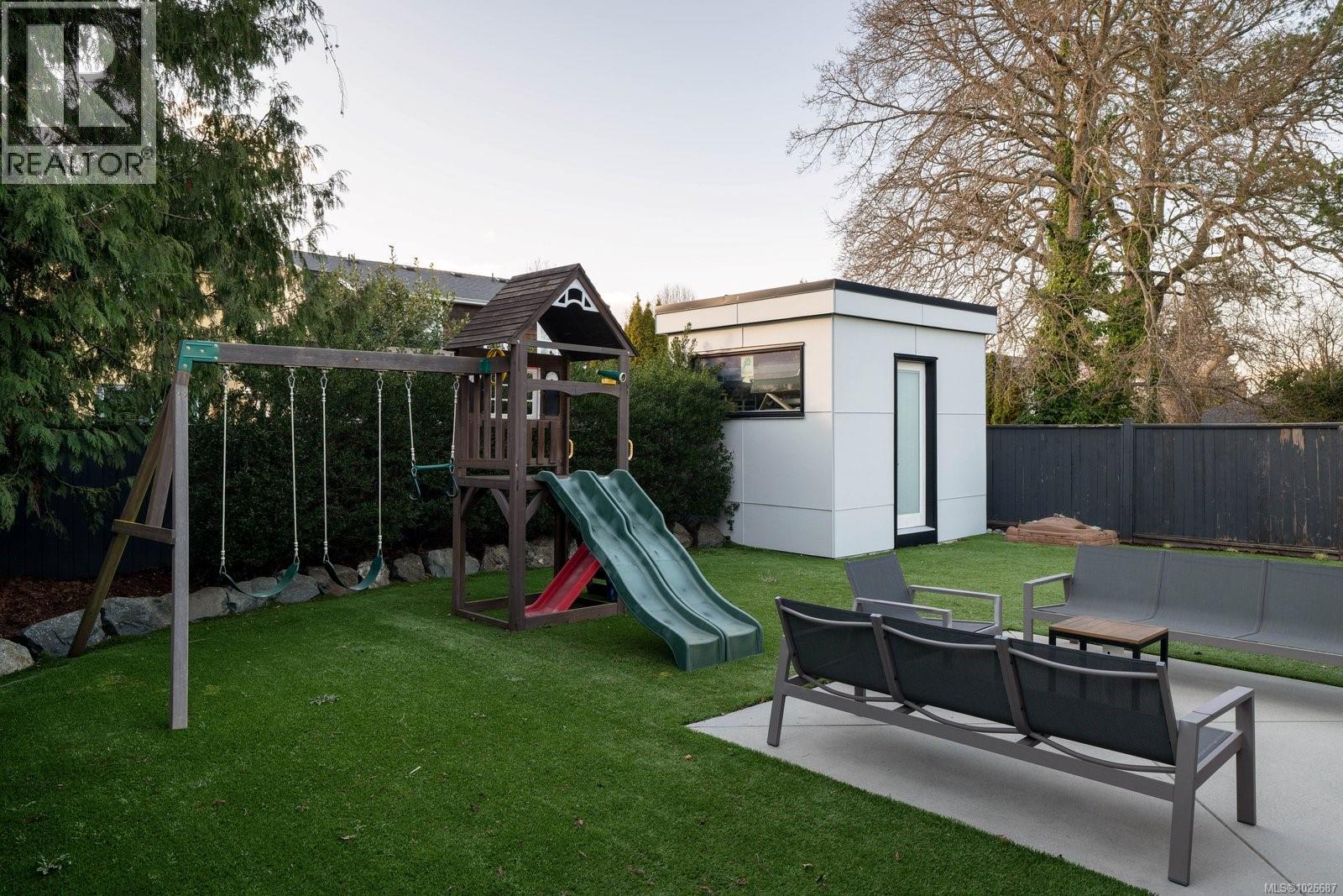  2318 Shakespeare Street, Victoria