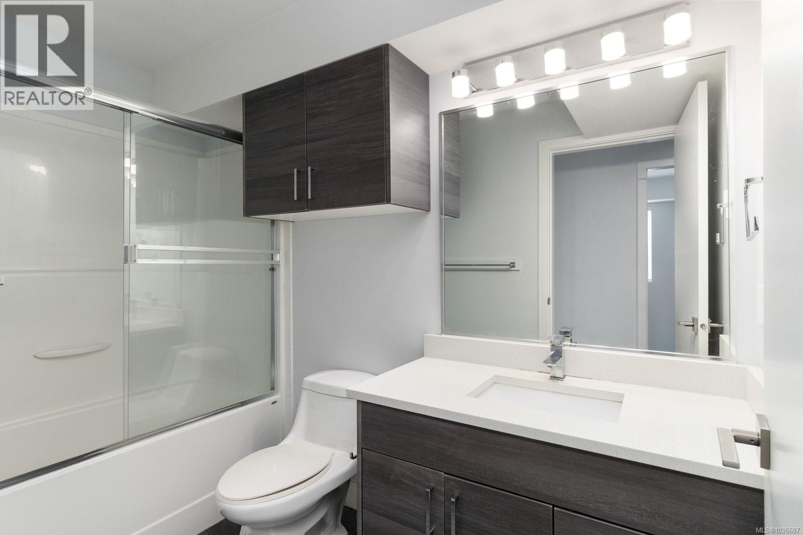  2318 Shakespeare Street, Victoria