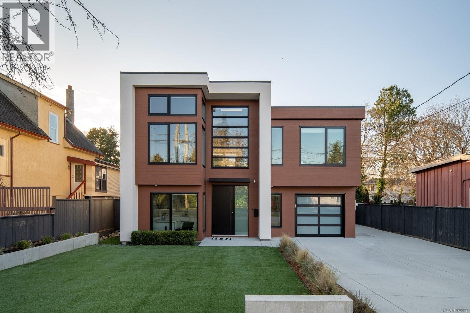  2318 Shakespeare Street, Victoria