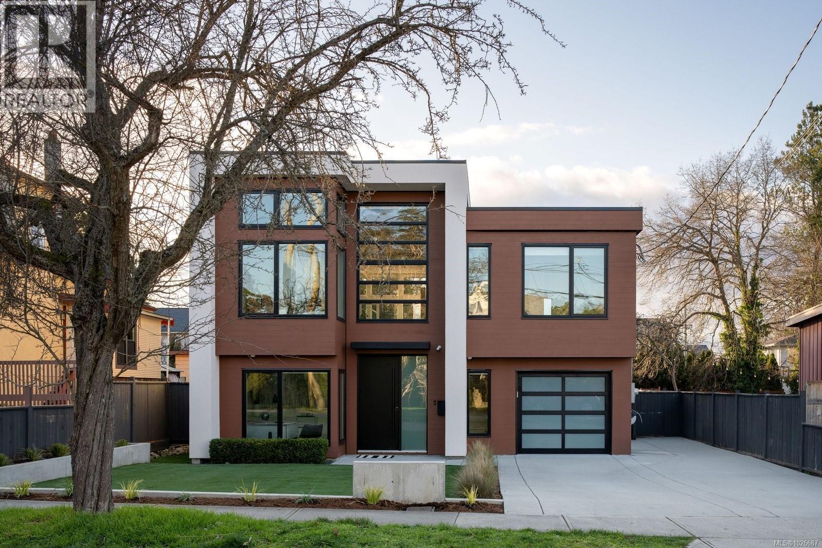  2318 Shakespeare Street, Victoria