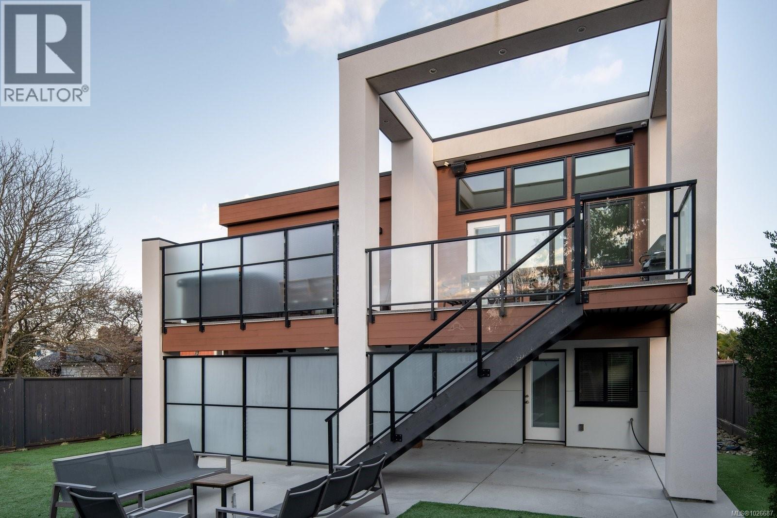  2318 Shakespeare Street, Victoria