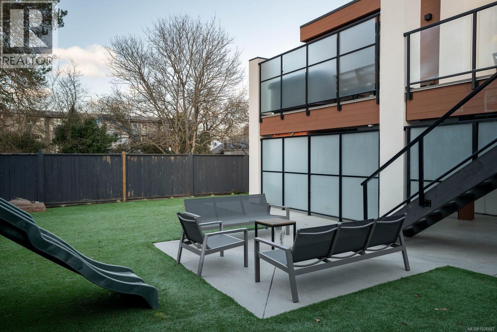  2318 Shakespeare Street, Victoria