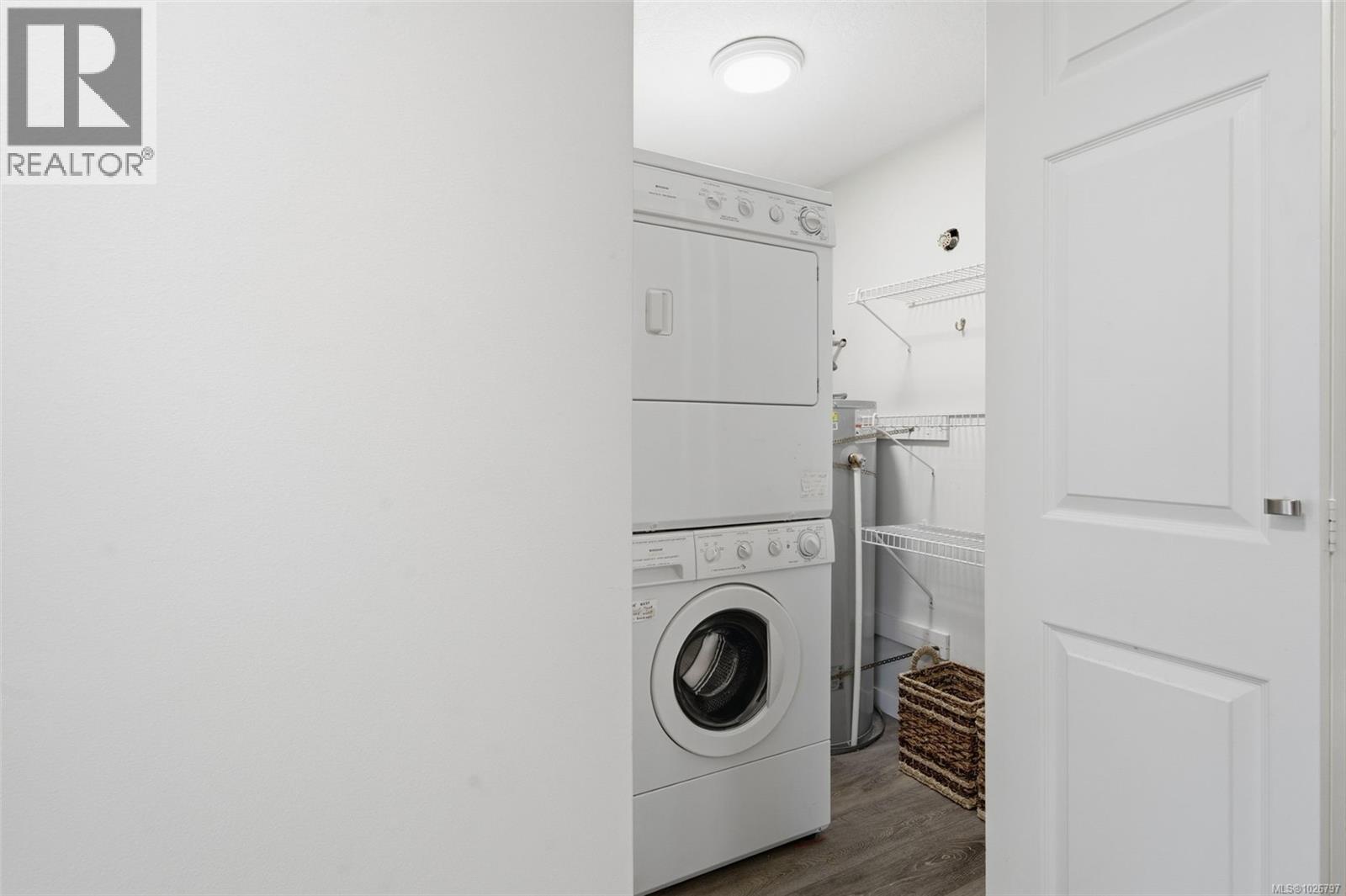 301 1121 Oscar Street, Victoria