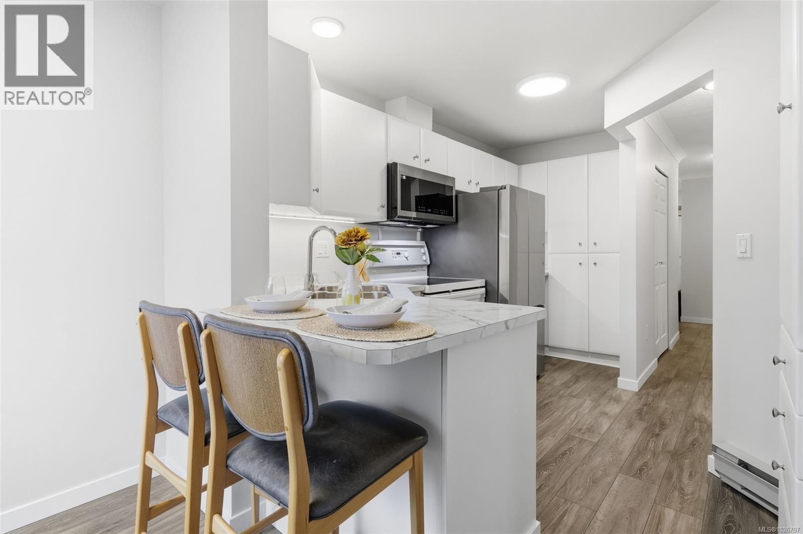 301 1121 Oscar Street, Victoria