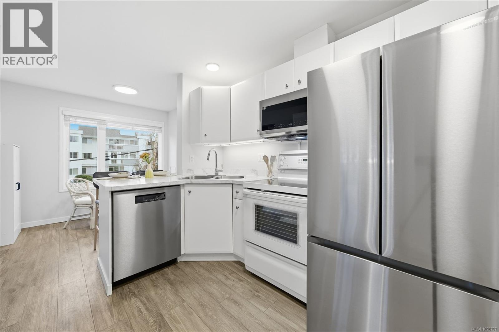 301 1121 Oscar Street, Victoria