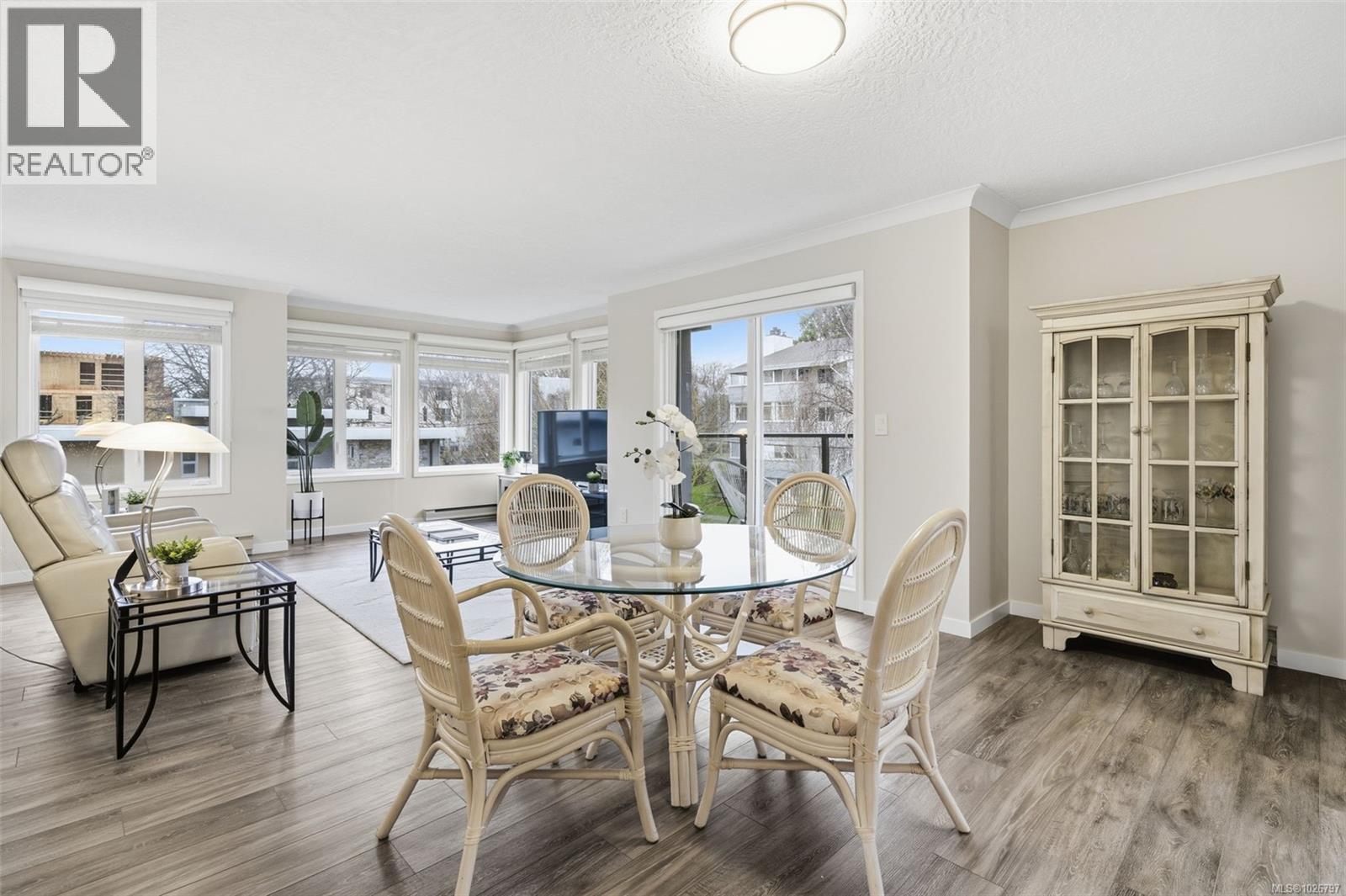 301 1121 Oscar Street, Victoria