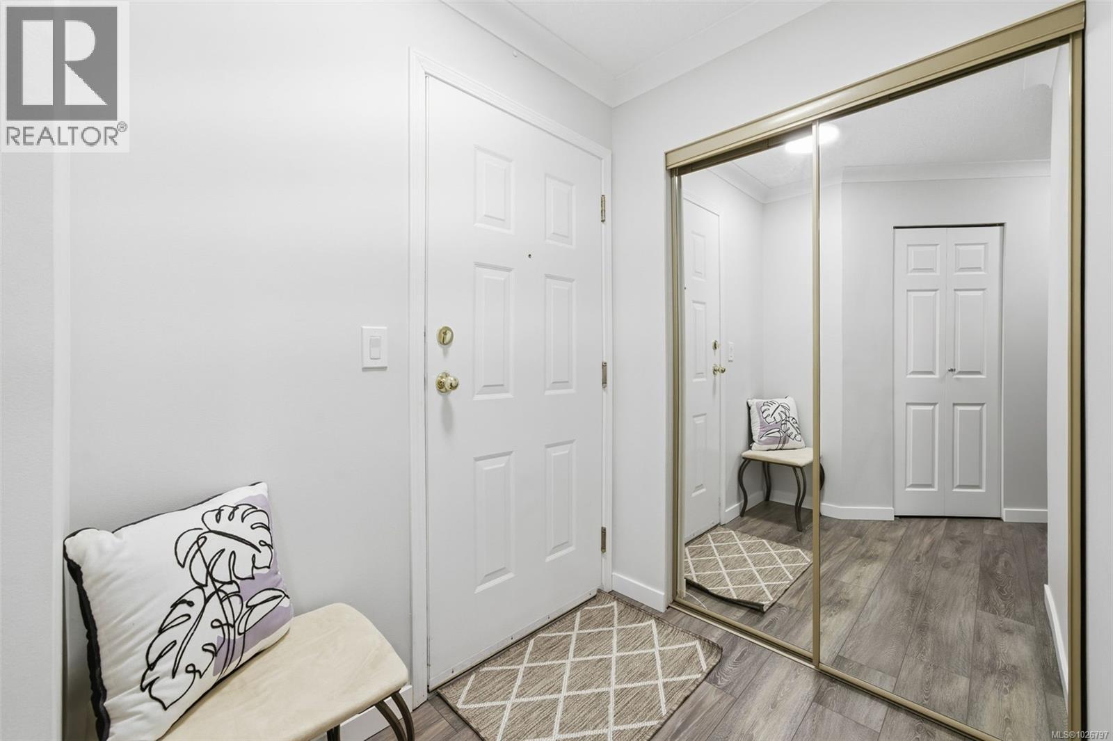 301 1121 Oscar Street, Victoria