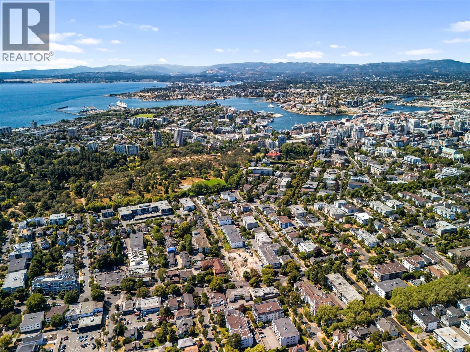 301 1121 Oscar Street, Victoria