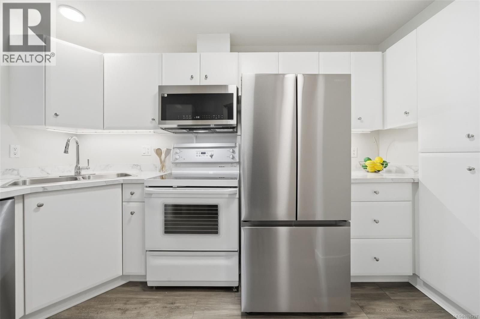 301 1121 Oscar Street, Victoria