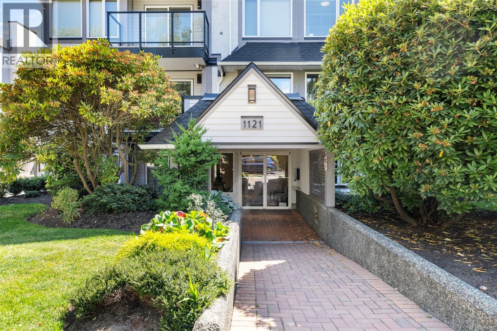 301 1121 Oscar Street, Victoria