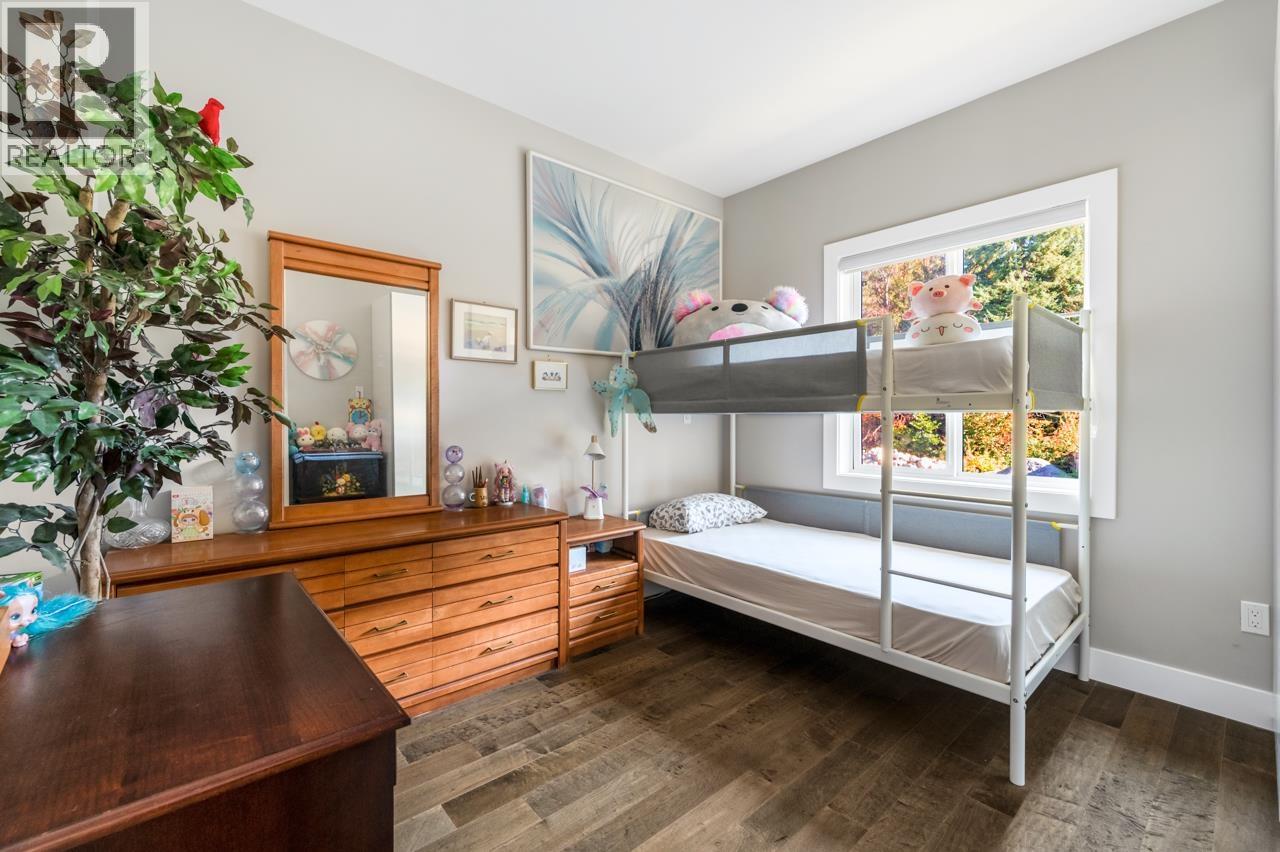 2020 CARSON COURT, North Vancouver