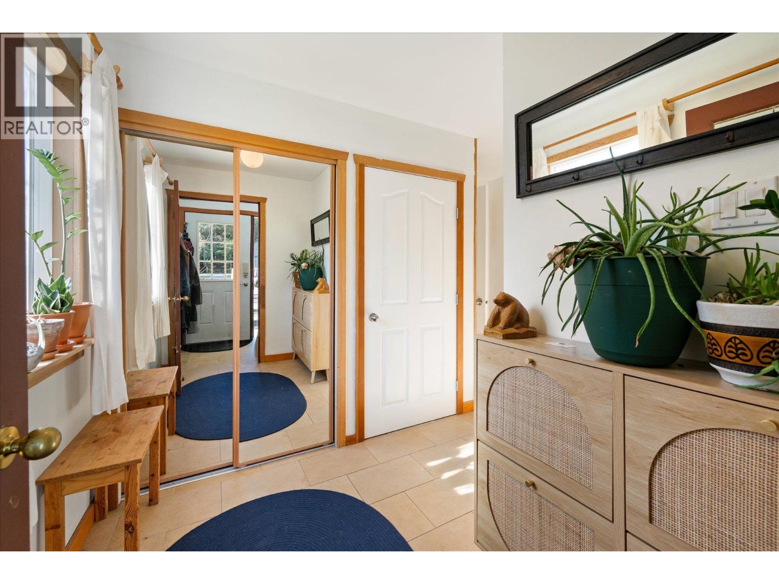 1045 NORTHRIDGE DRIVE, Squamish