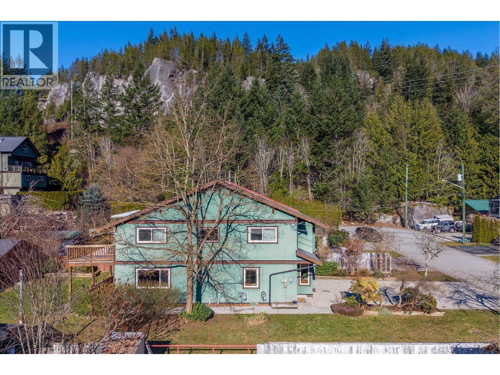 1045 NORTHRIDGE DRIVE, Squamish