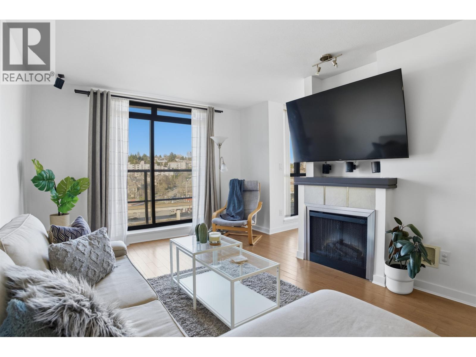 1 RENAISSANCE Square 808