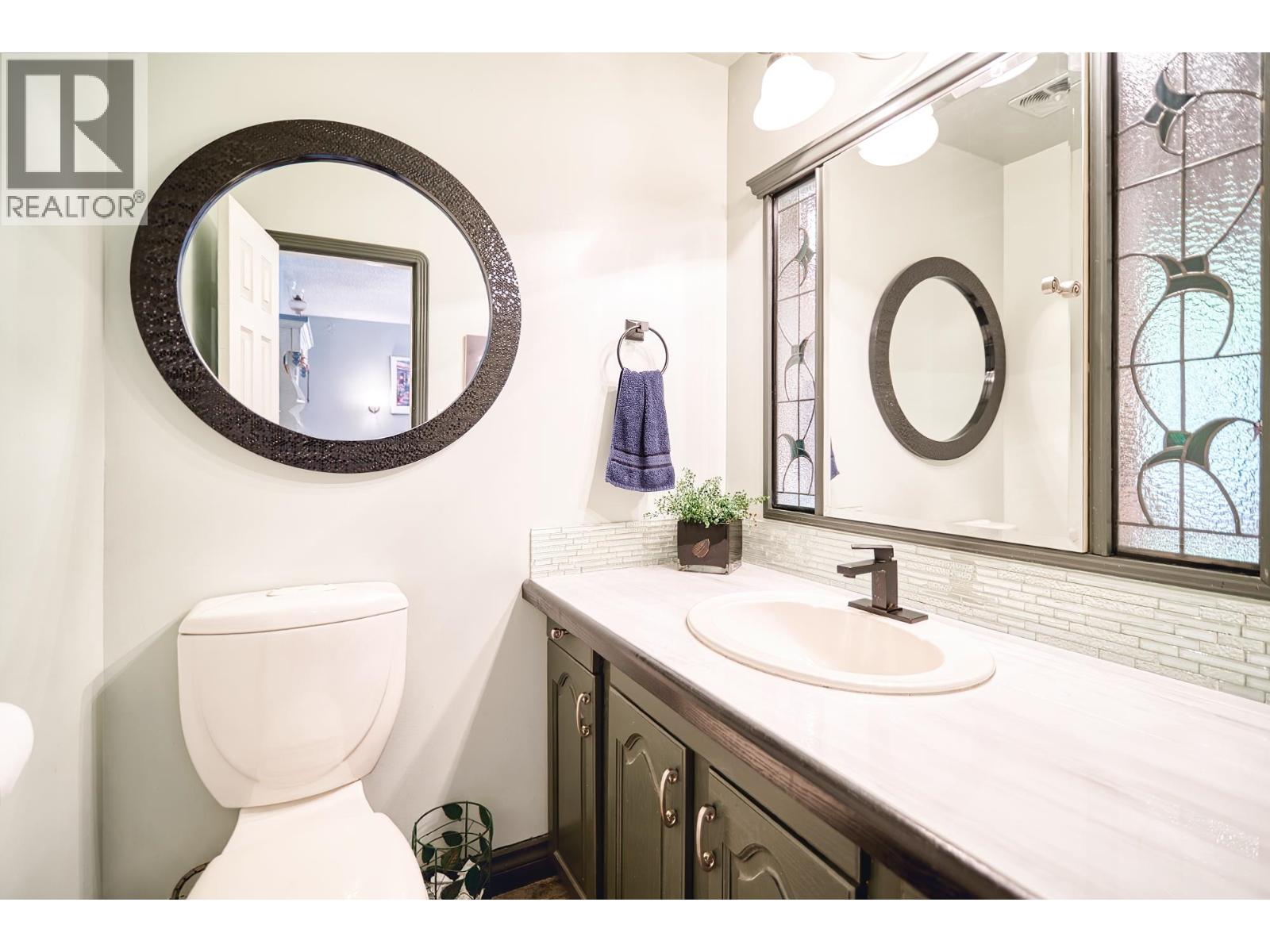 6241 SECHELT INLET ROAD, Sechelt