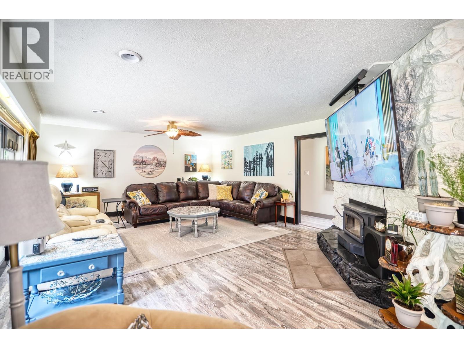 6241 SECHELT INLET ROAD, Sechelt