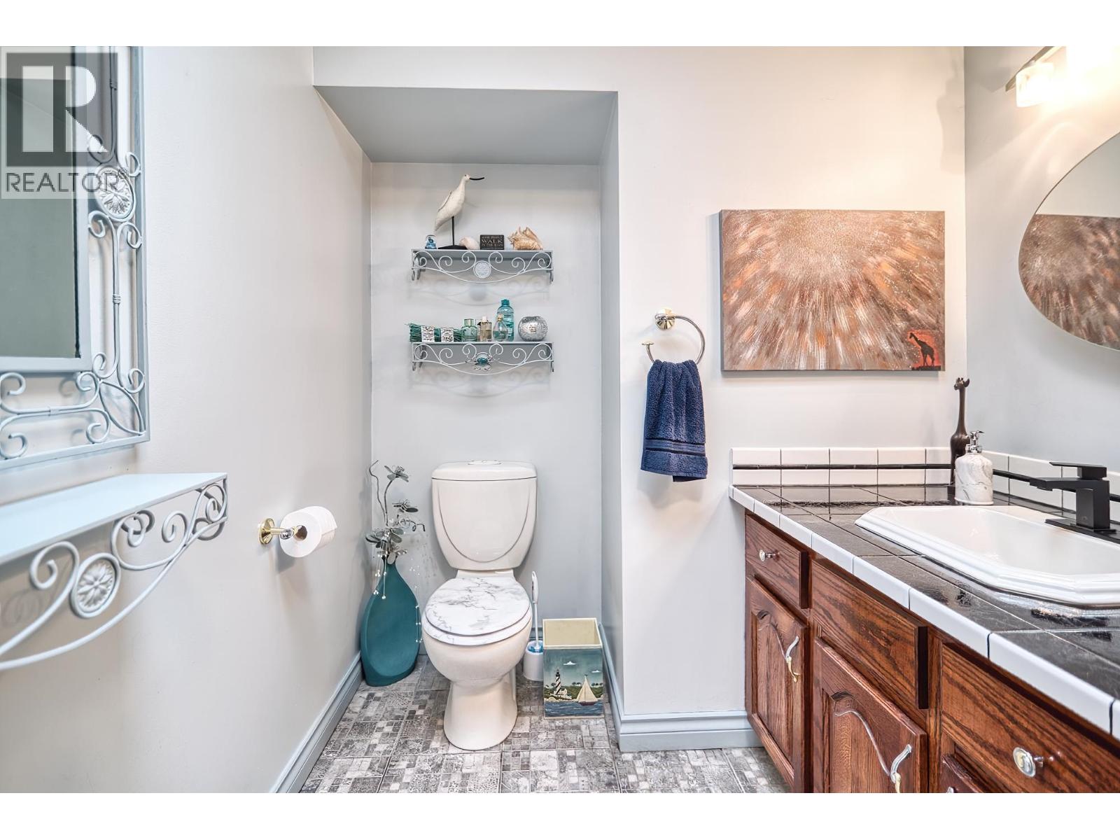 6241 SECHELT INLET ROAD, Sechelt